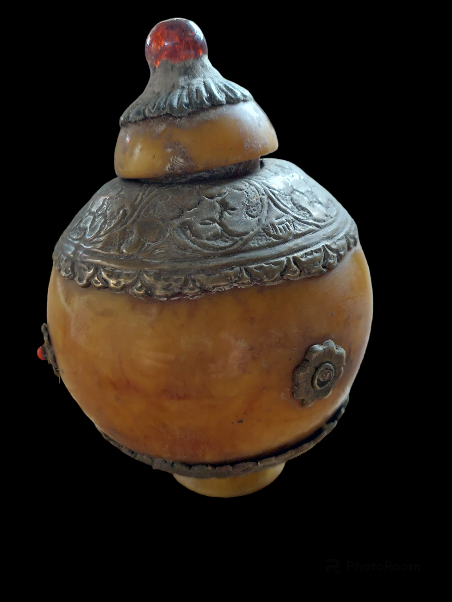 Antique tibetan beeswax snuff bottle