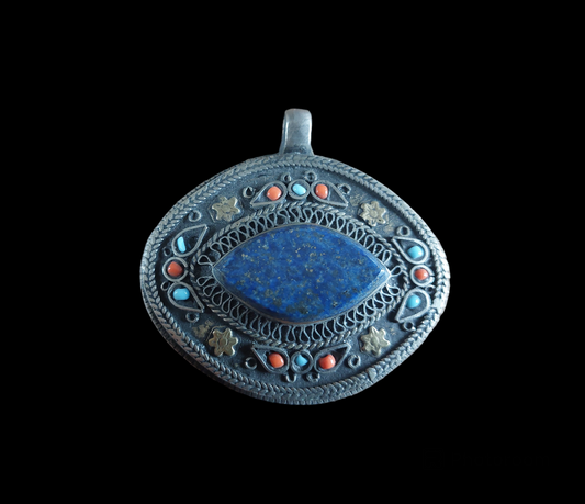 Vintage Kuchi tribal lapis lazuli pendant