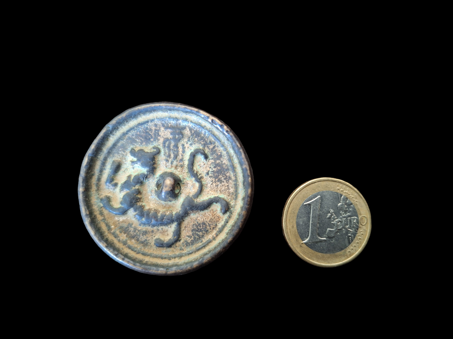 Chinese mirror Symbol of the Year of the Dragon 43 millimeter