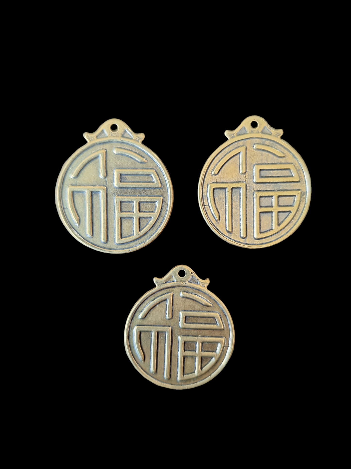 Dragon pendant with Fu symbol