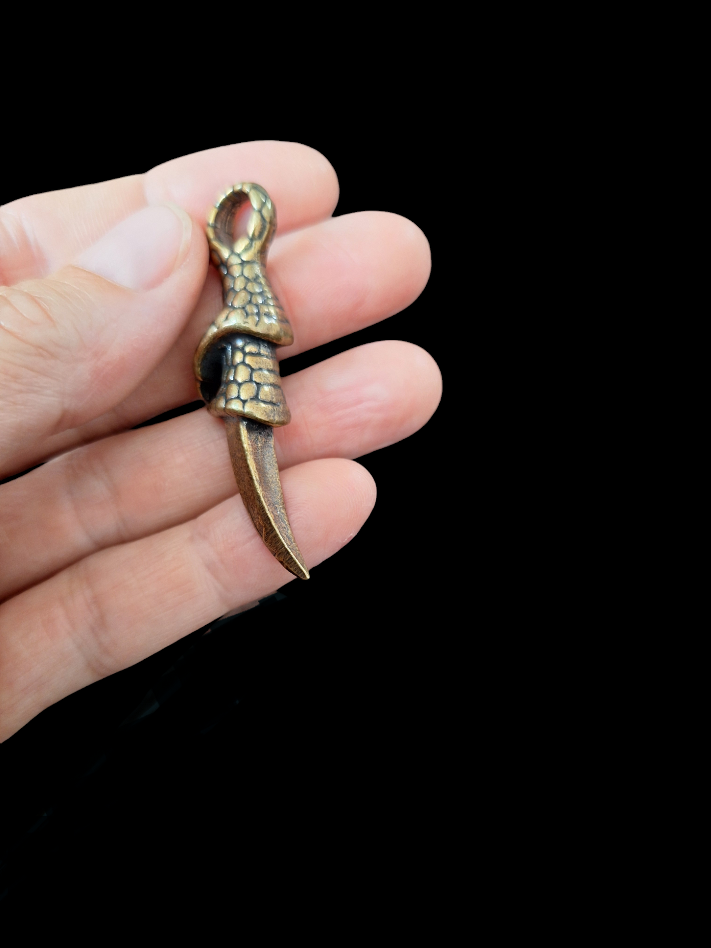 Dragon claw pendant