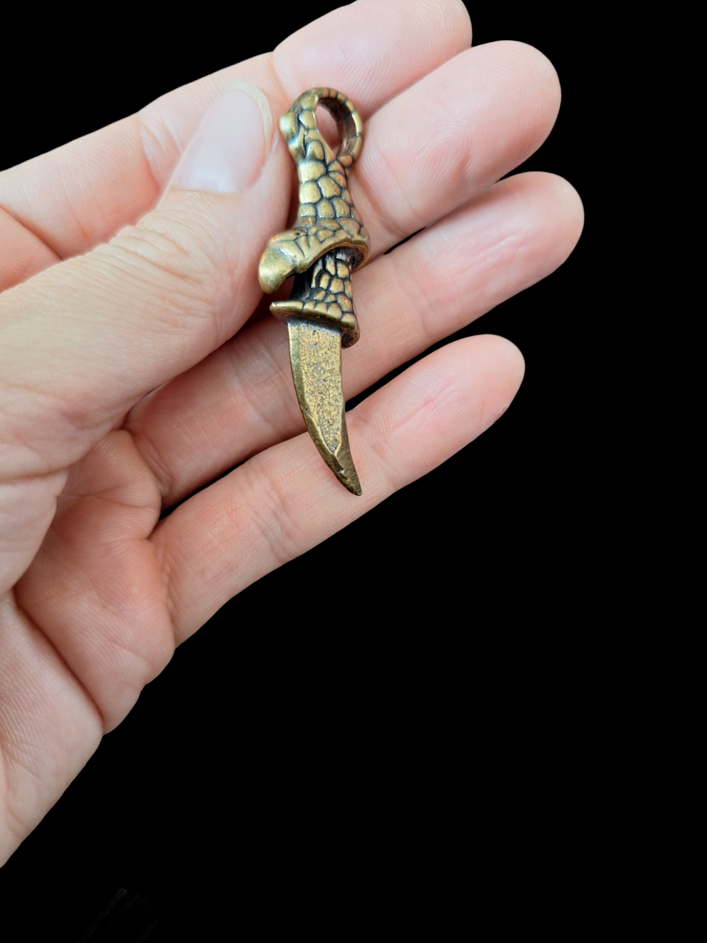 Dragon claw pendant