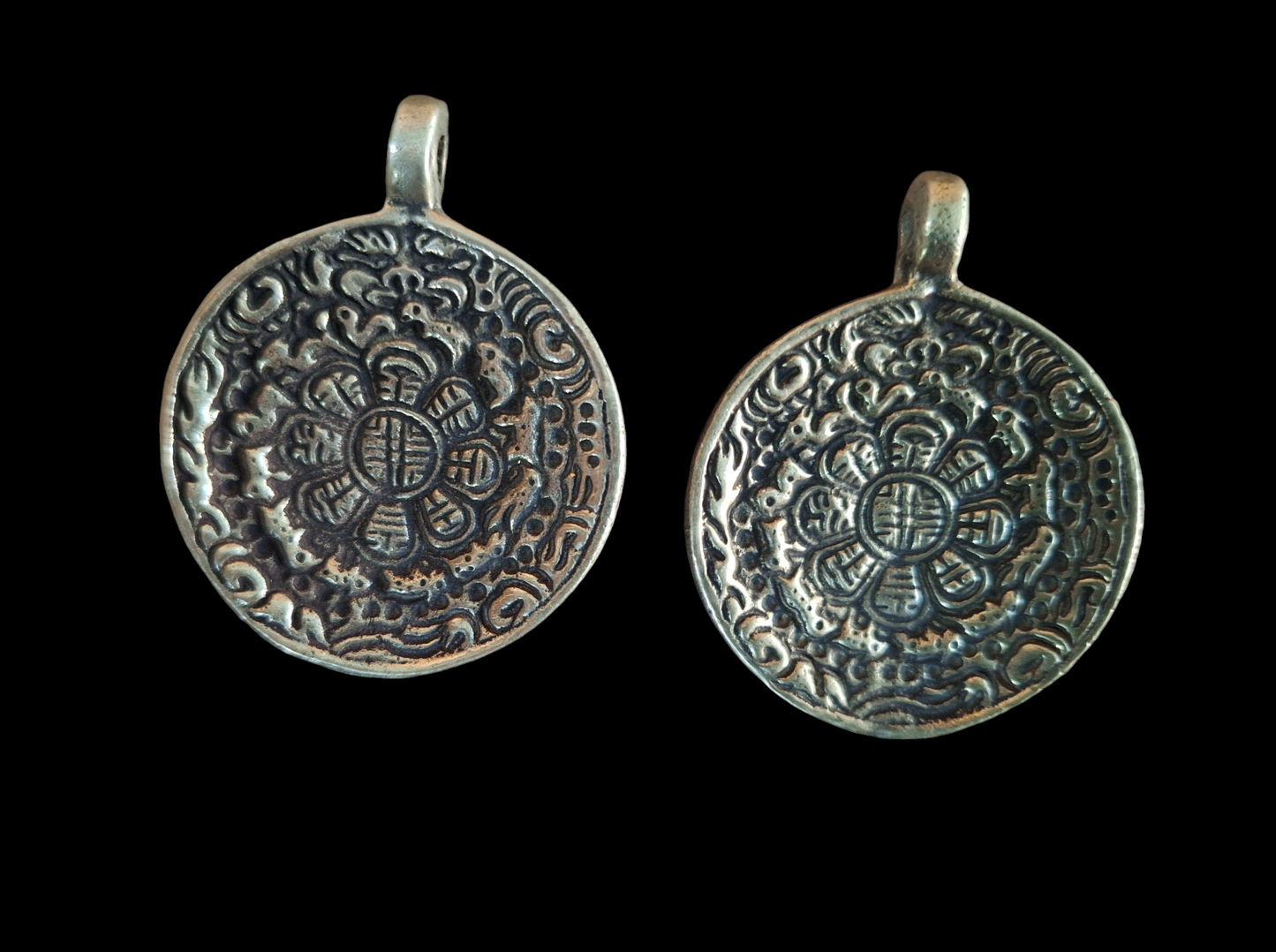 Nepalese melong Aum symbol and Si Pa Ho 45 millimeters