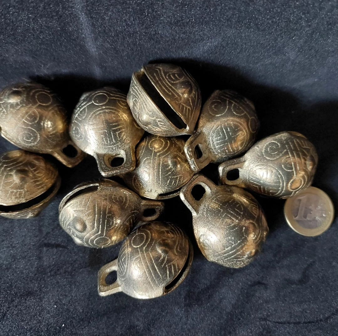 Bell with frog and shou 36 millimeter