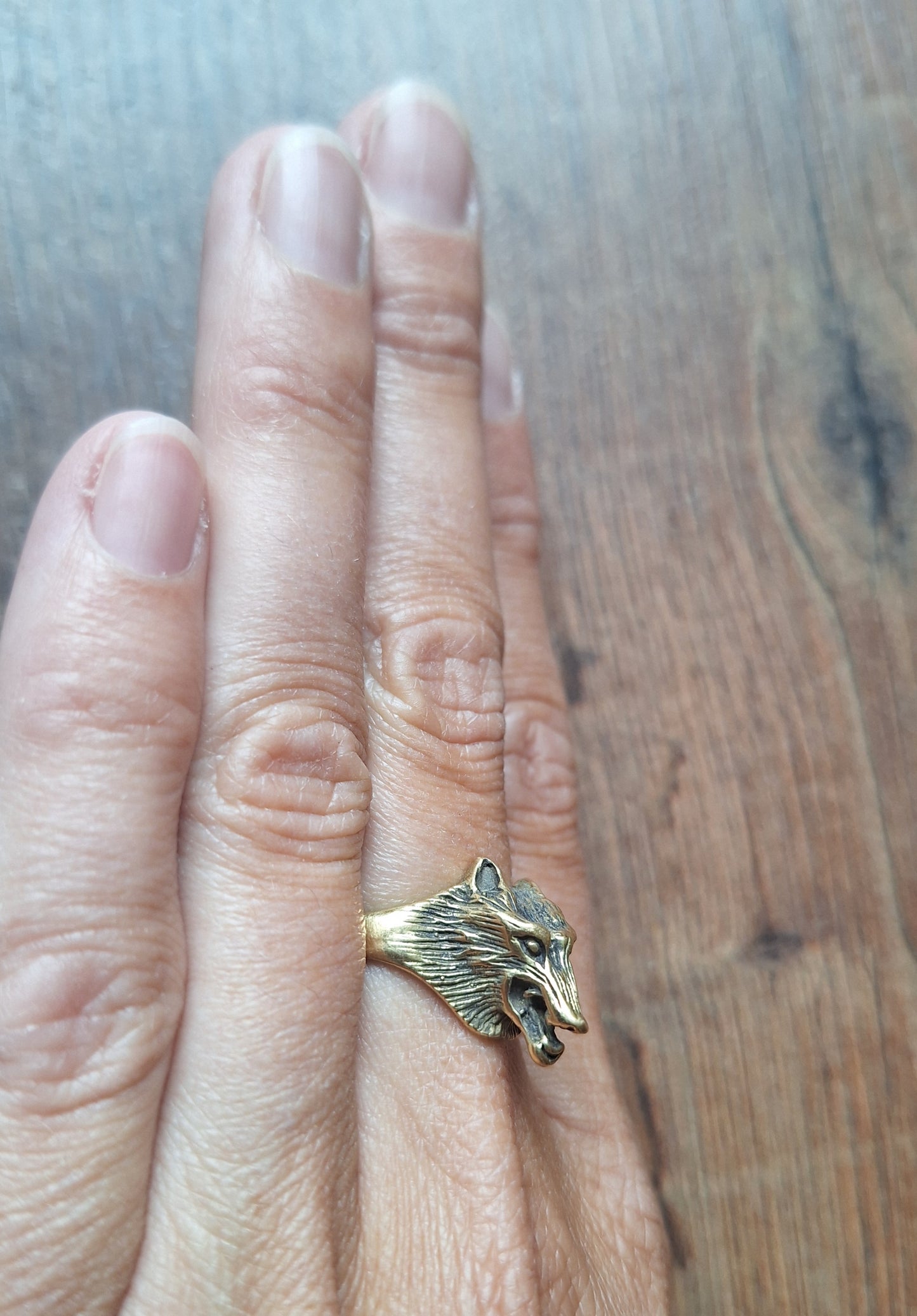 Brass ring Wolf