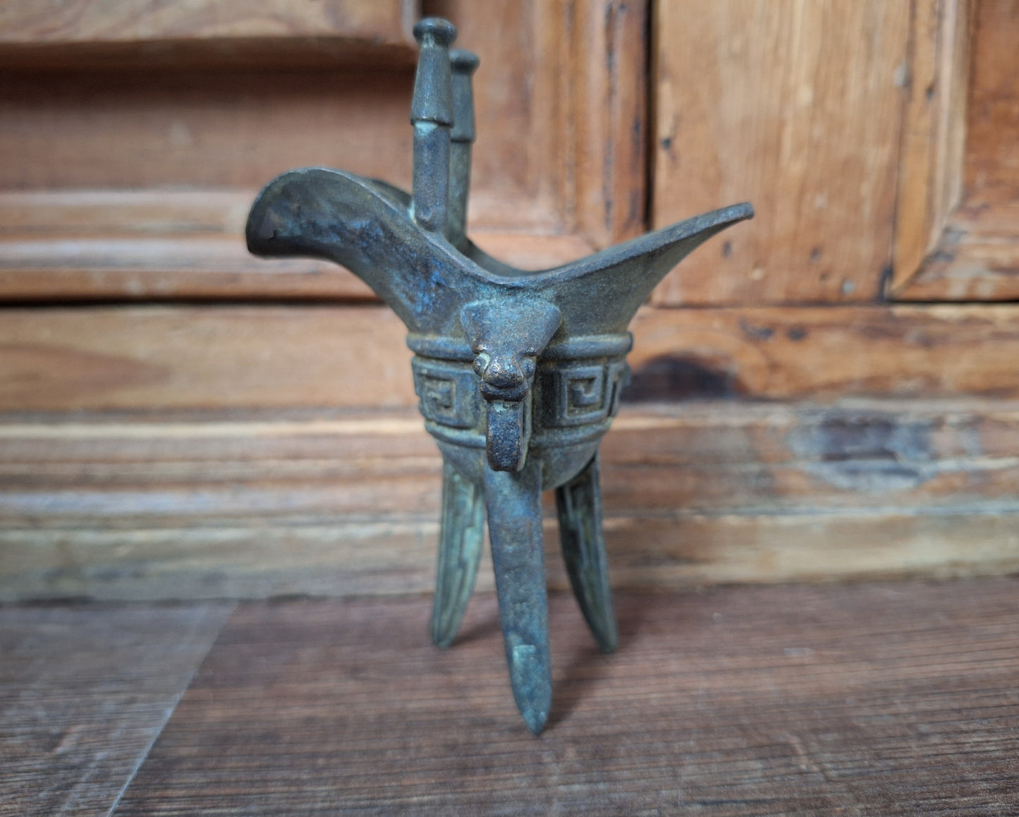 Antique Chinese Jue ceremonial wine cup