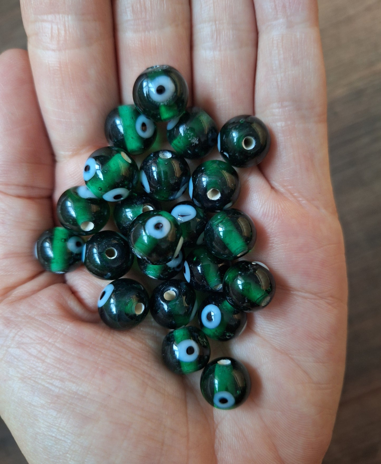 Glass beads Eye, green, set of 10