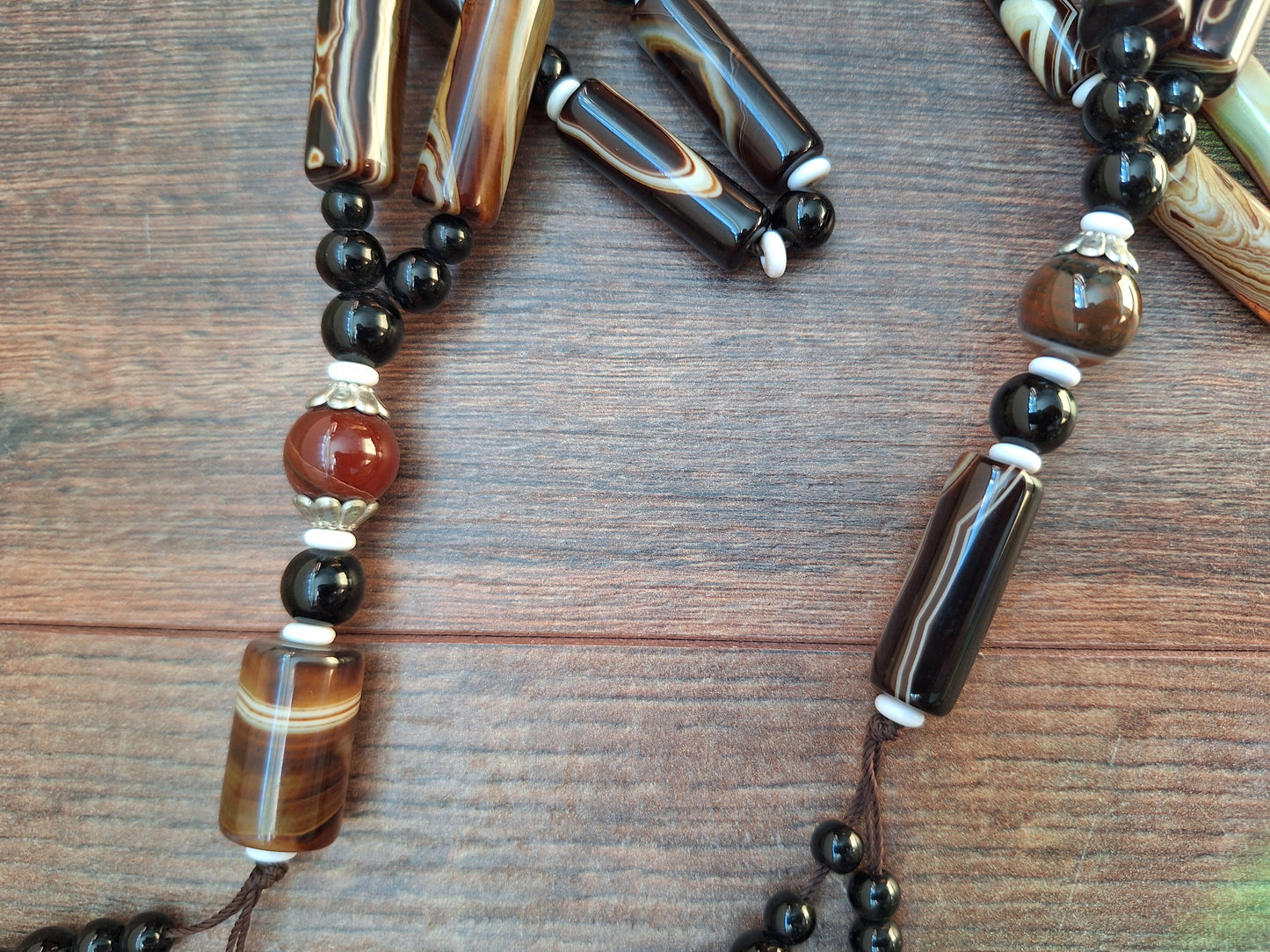 Agate bead necklace