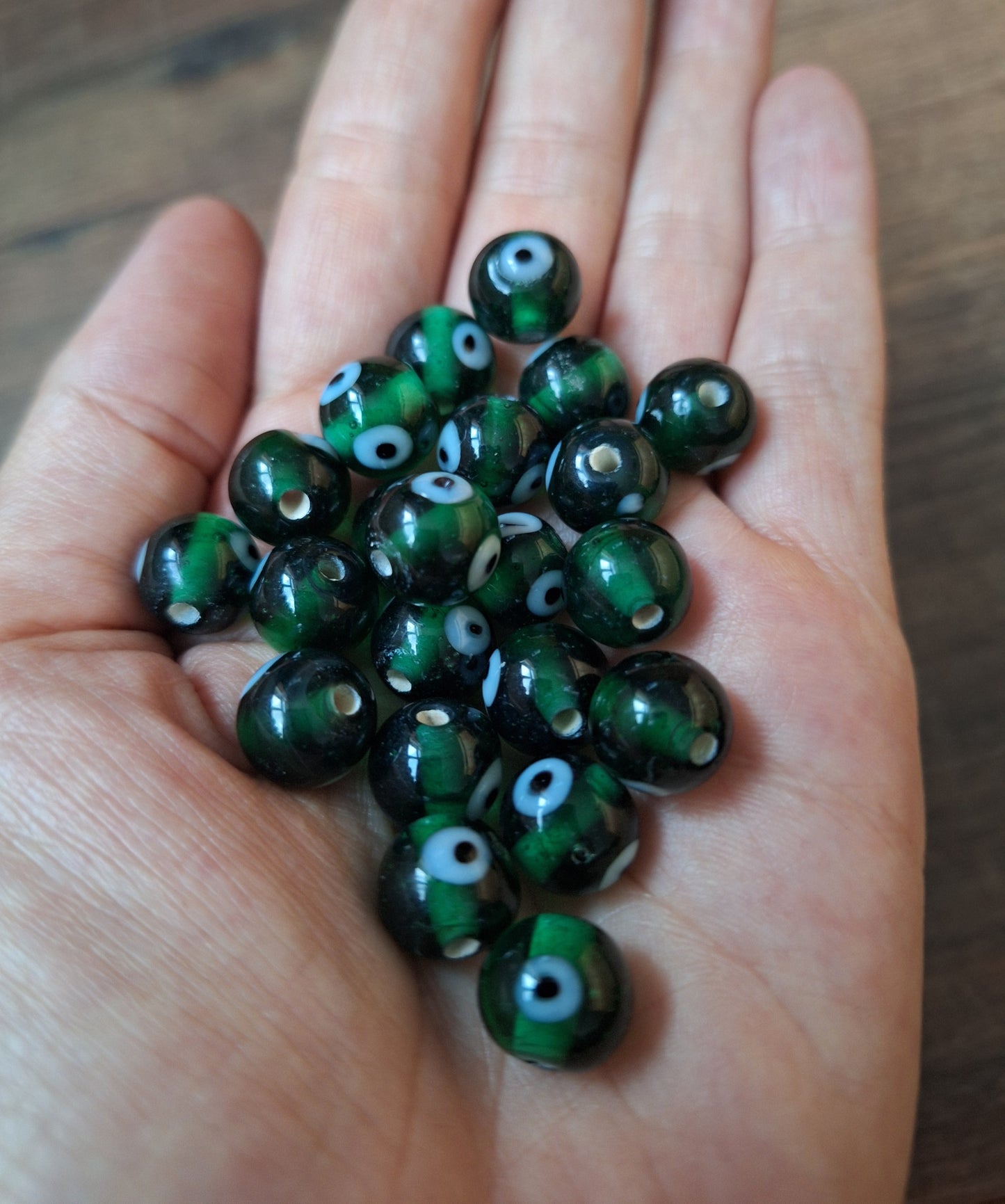 Glass beads Eye, green, set of 10