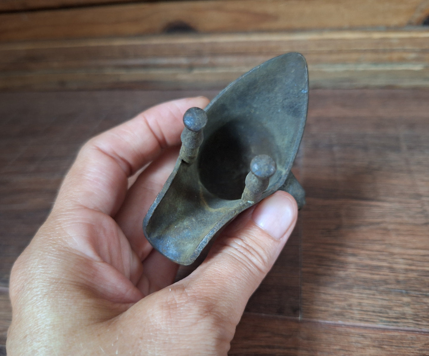 Antique Chinese Jue ceremonial wine cup