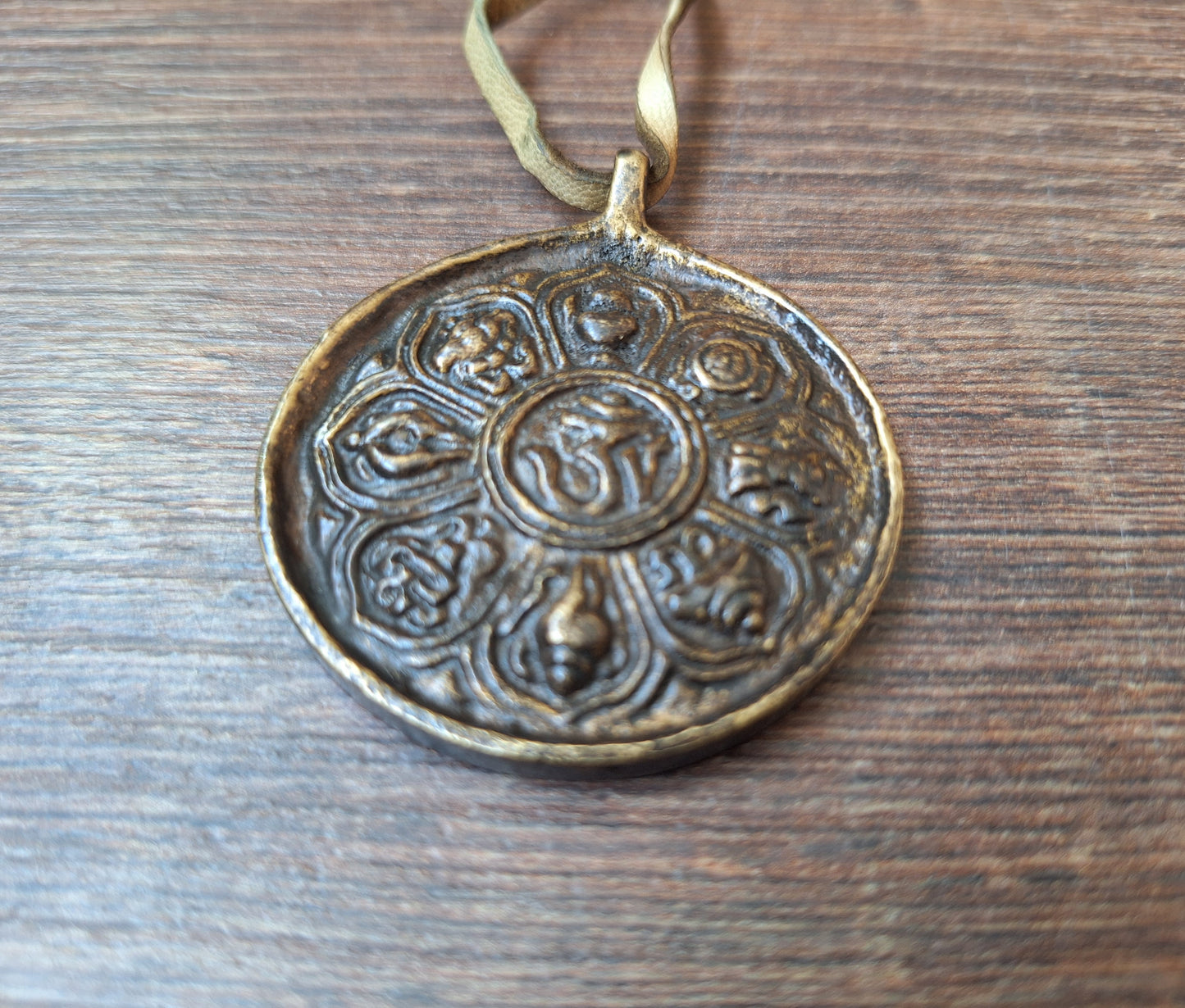 Old Nepalese melong Auspicious Symbols and Si Pa Ho 46 millimeters