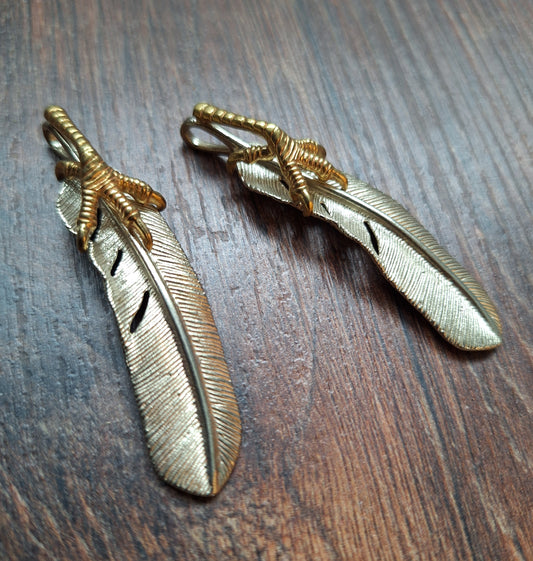Feather with claw pendant