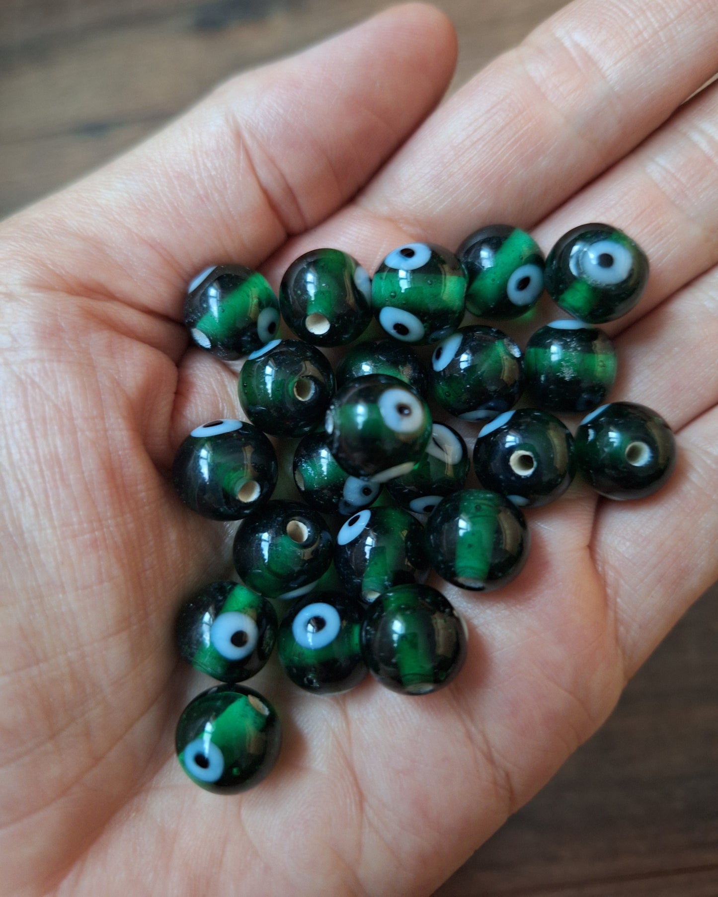Glass beads Eye, green, set of 10