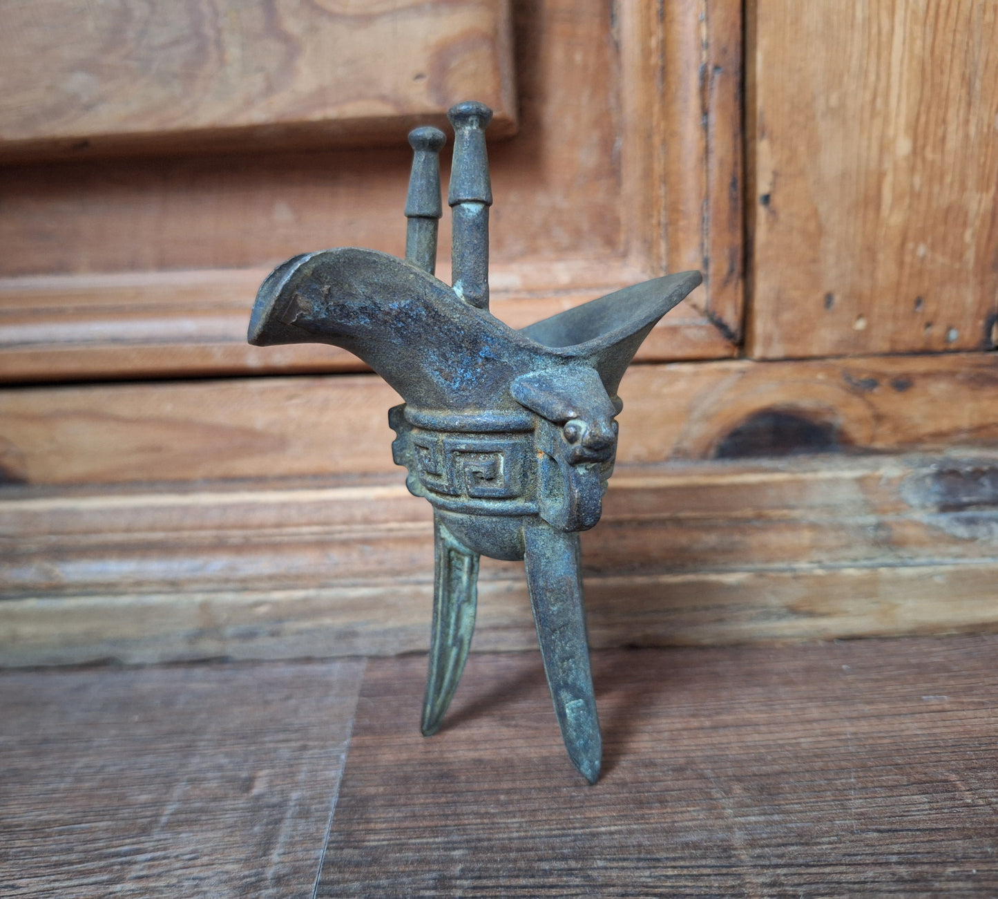 Antique Chinese Jue ceremonial wine cup
