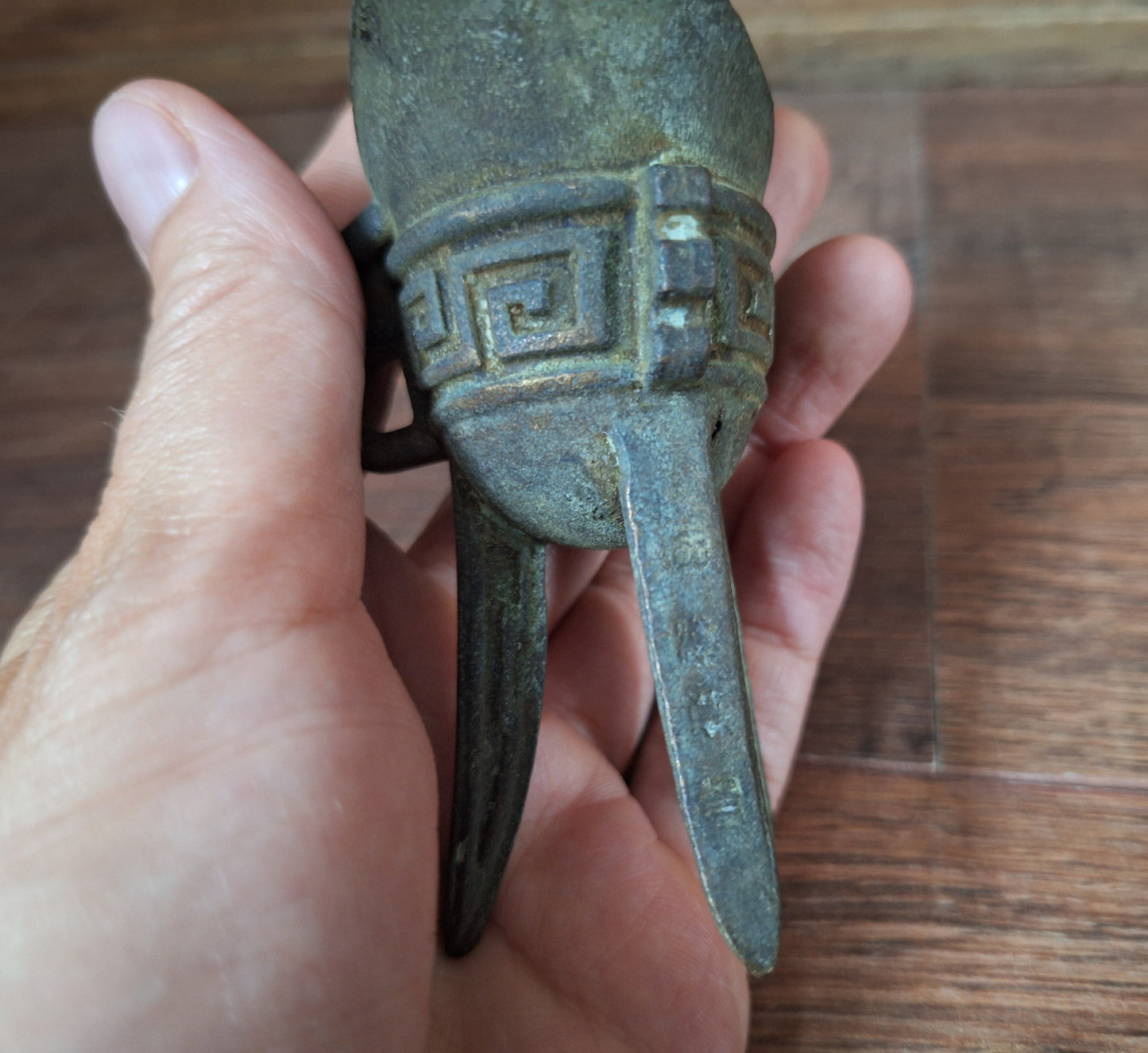 Antique Chinese Jue ceremonial wine cup