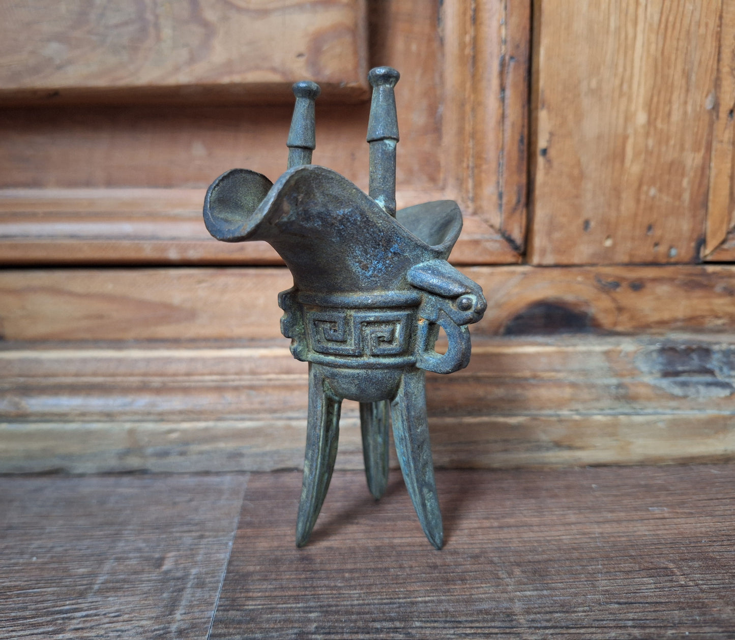 Antique Chinese Jue ceremonial wine cup