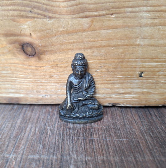 Vintage small bronze Shakyamuni Buddha figurine