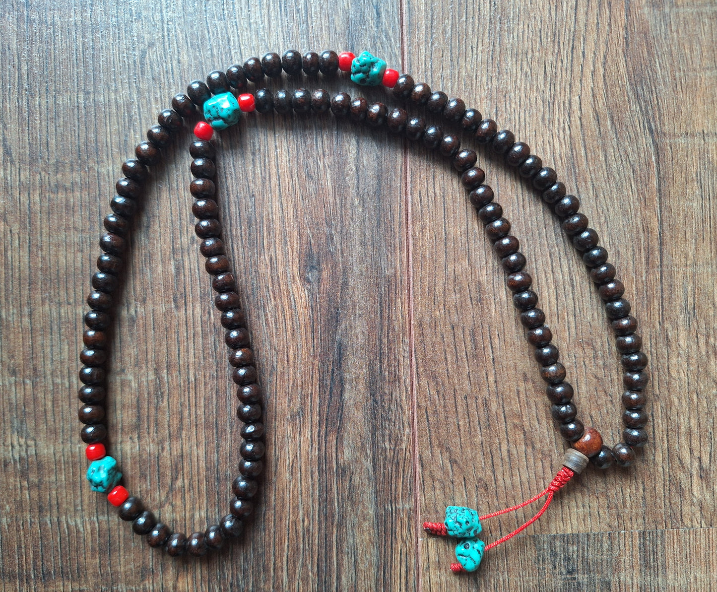 Tibetan rosewood and howlite mala