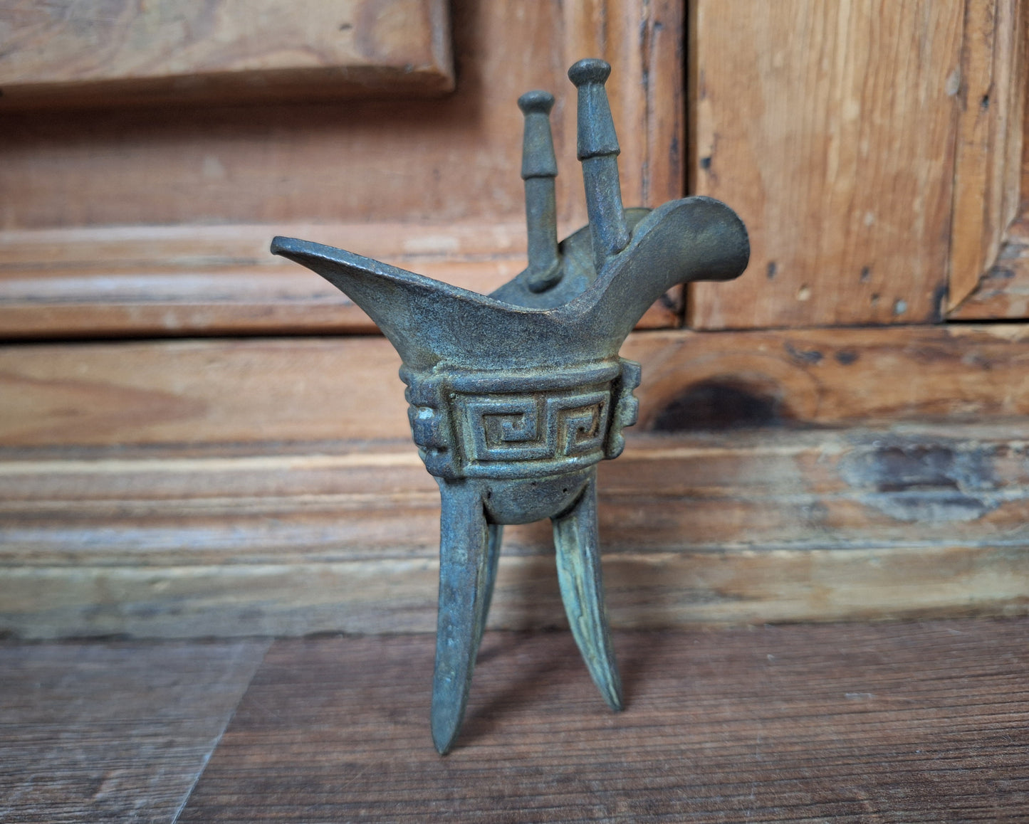 Antique Chinese Jue ceremonial wine cup