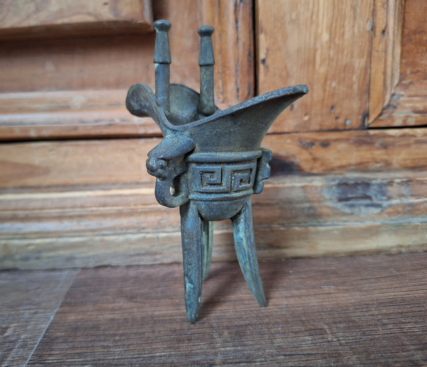 Antique Chinese Jue ceremonial wine cup