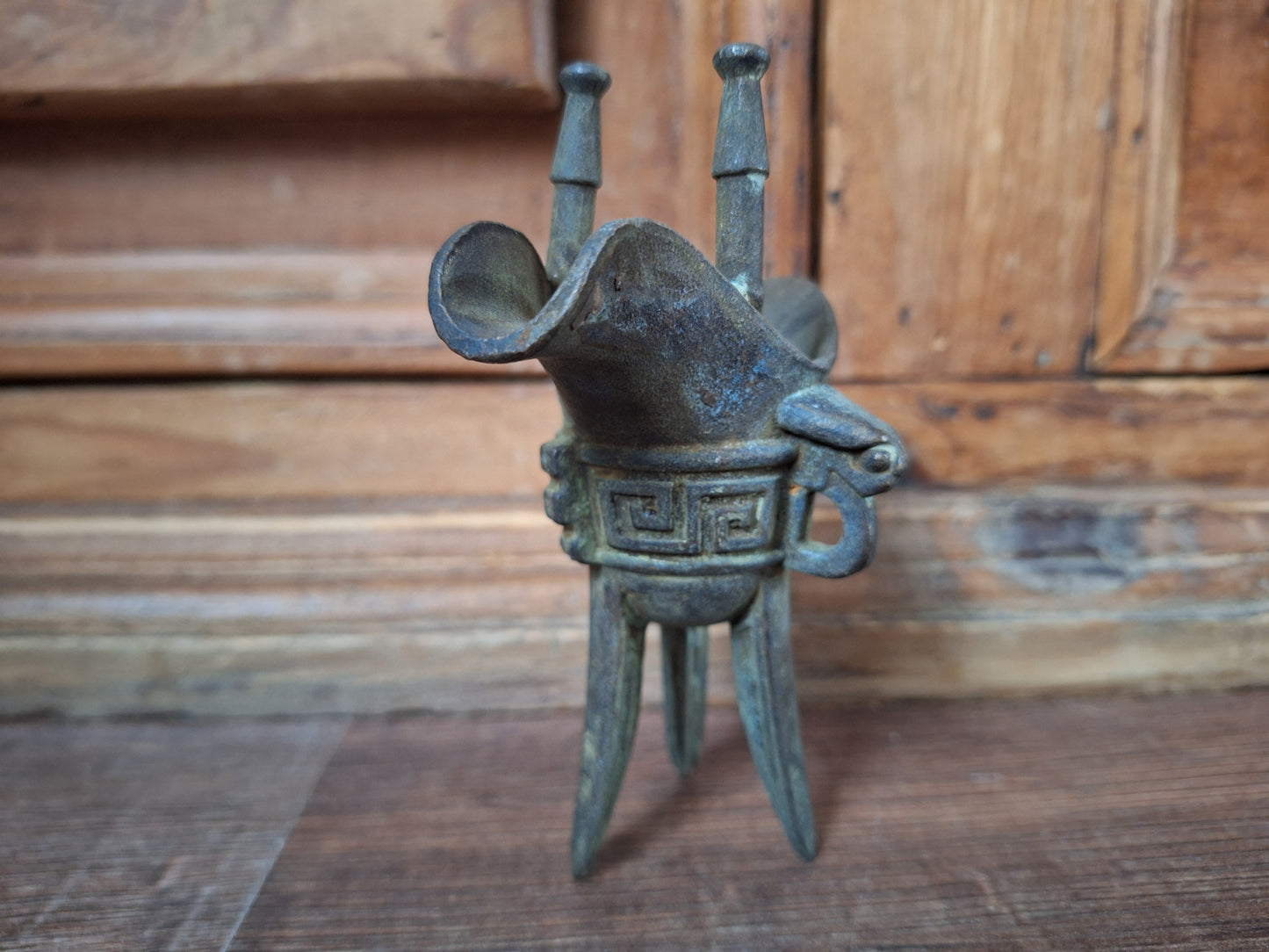 Antique Chinese Jue ceremonial wine cup