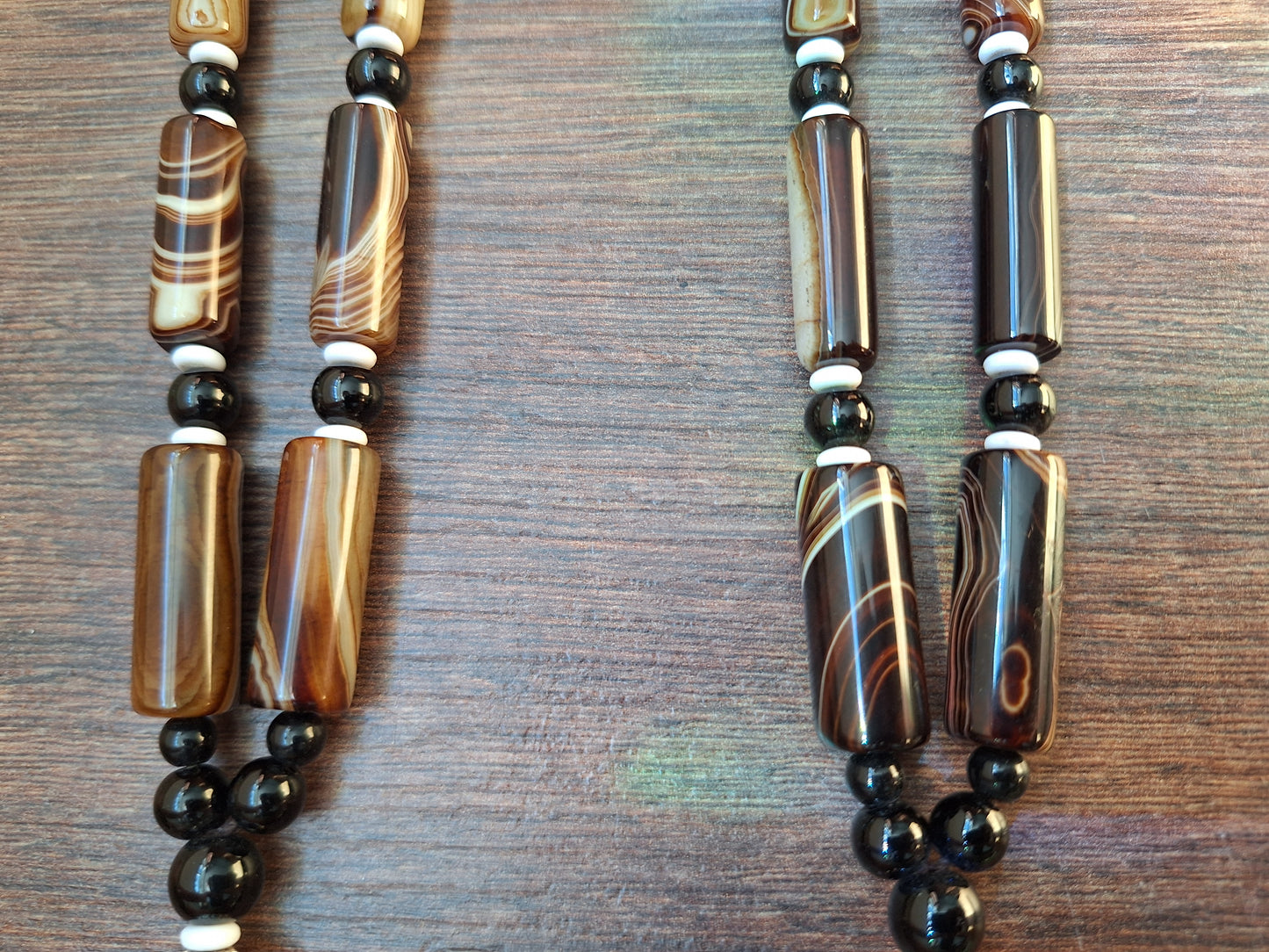 Agate bead necklace