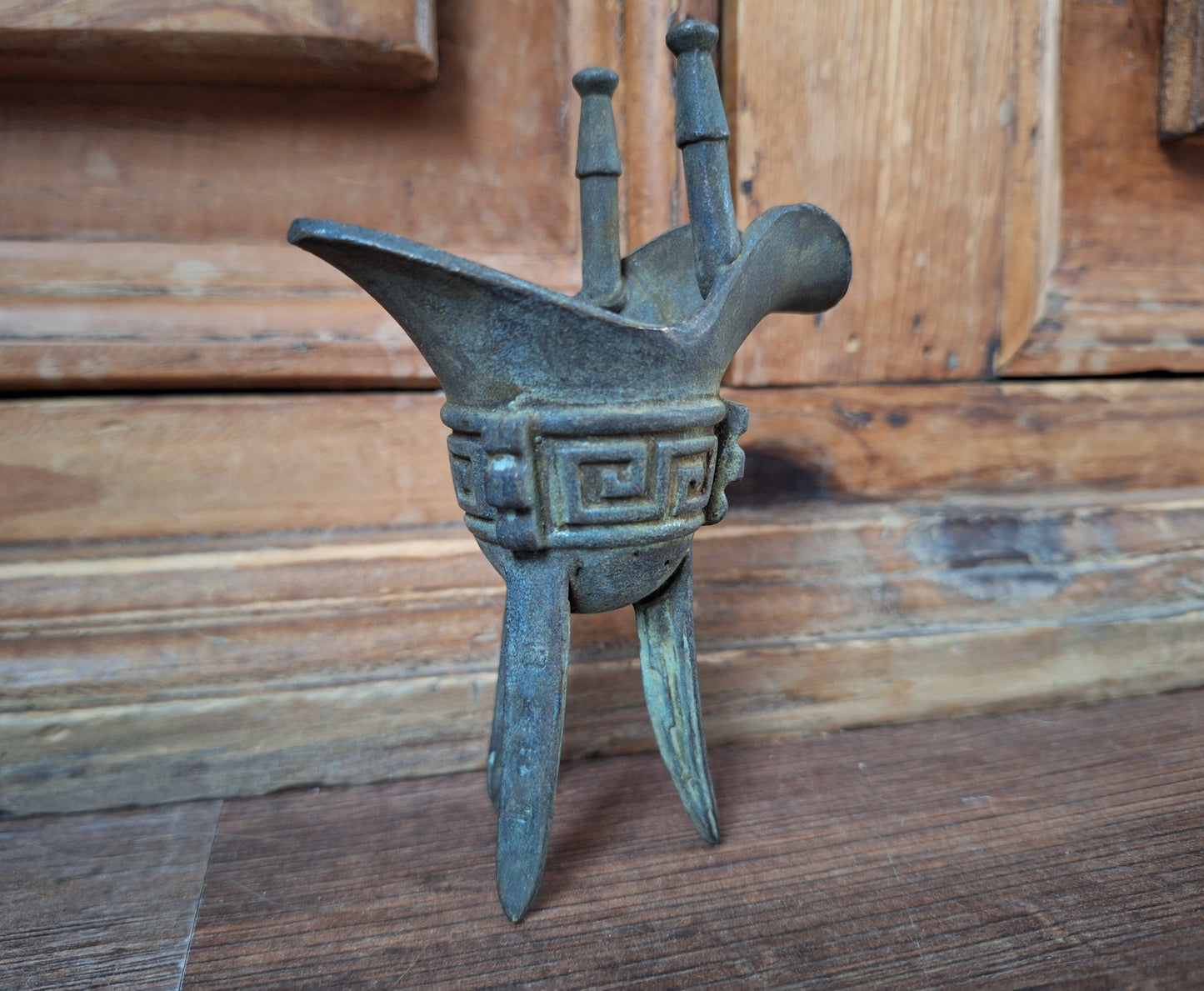 Antique Chinese Jue ceremonial wine cup