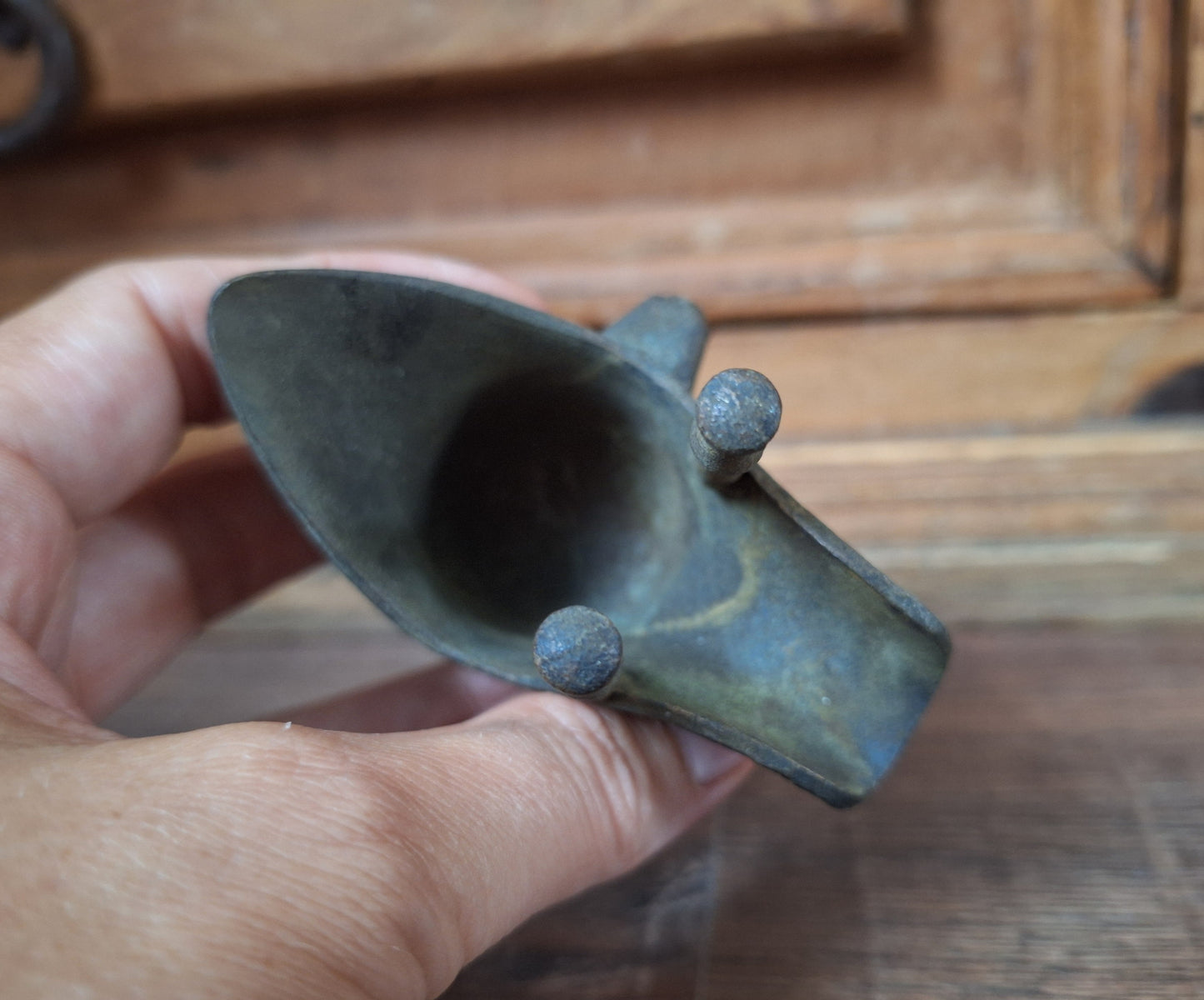 Antique Chinese Jue ceremonial wine cup