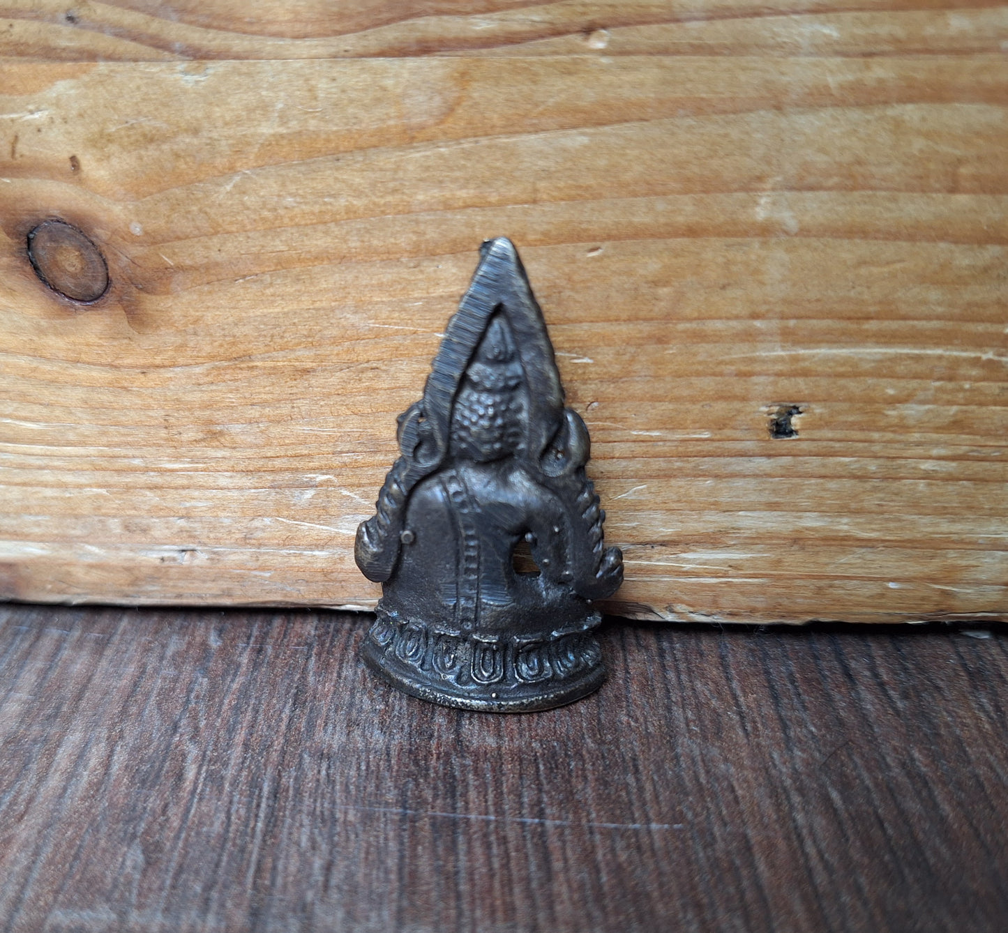 Small bronze Shakyamuni Buddha figurine
