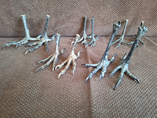 Crow claws pair, standing-shape, B-quality