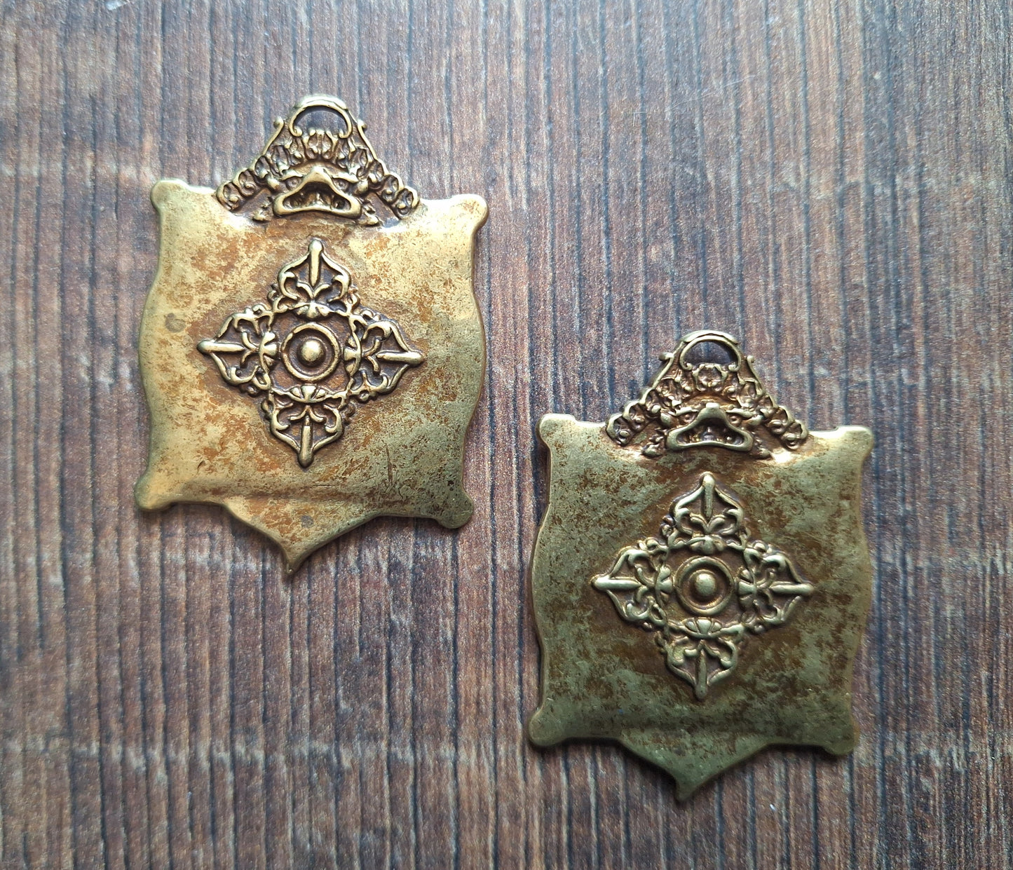 Nepalese melong Rubal with Si Pa Ho and Double Dorje 36 millimeters
