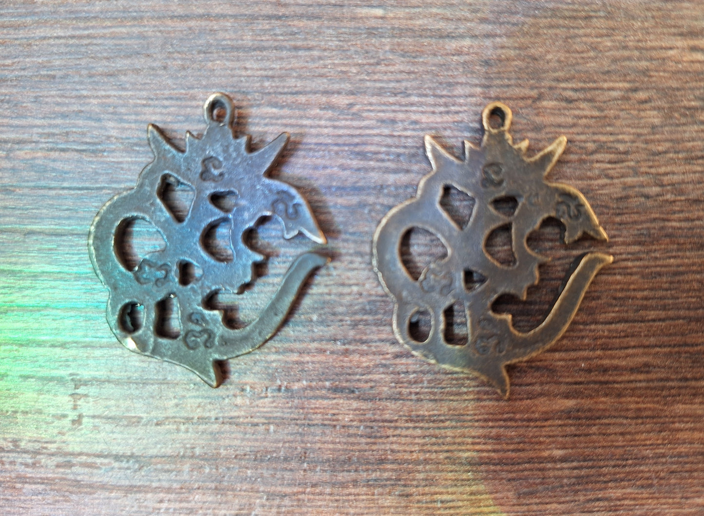 Vintage bronze pendant Aum