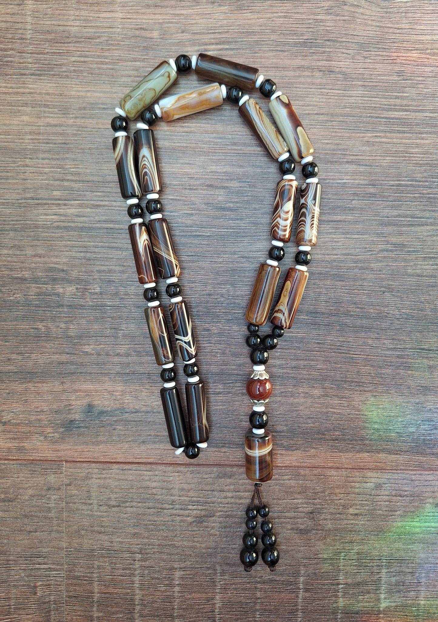 Agate bead necklace