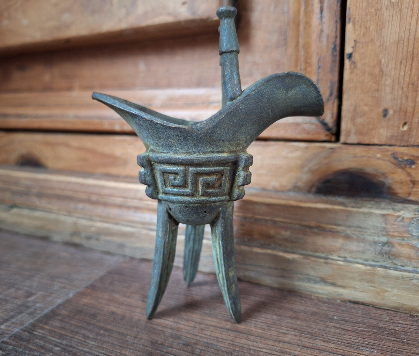 Antique Chinese Jue ceremonial wine cup