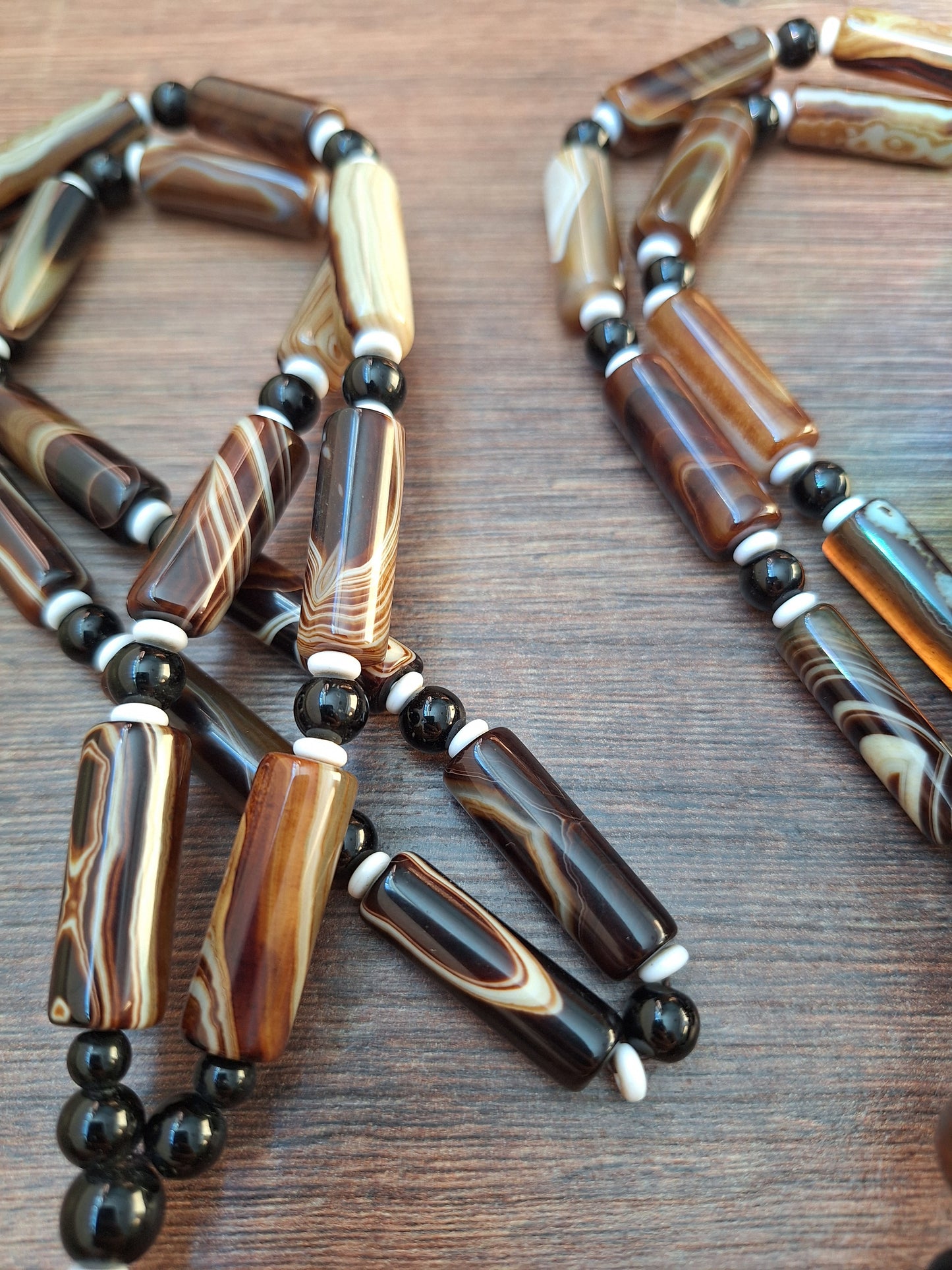 Agate bead necklace