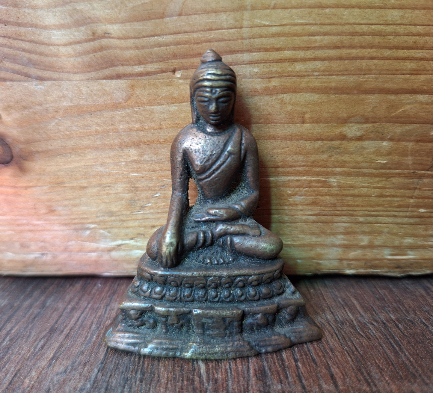 Old small bronze Shakyamuni Buddha figurine