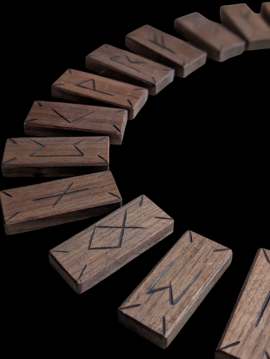 Runic Oracle set