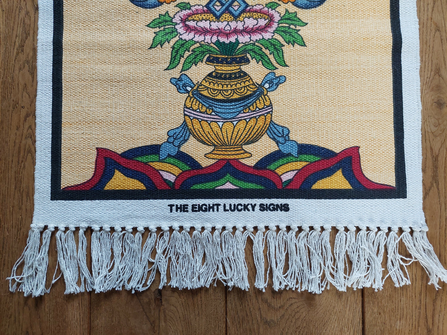 Tibetan wallhanger "Eight lucky signs"