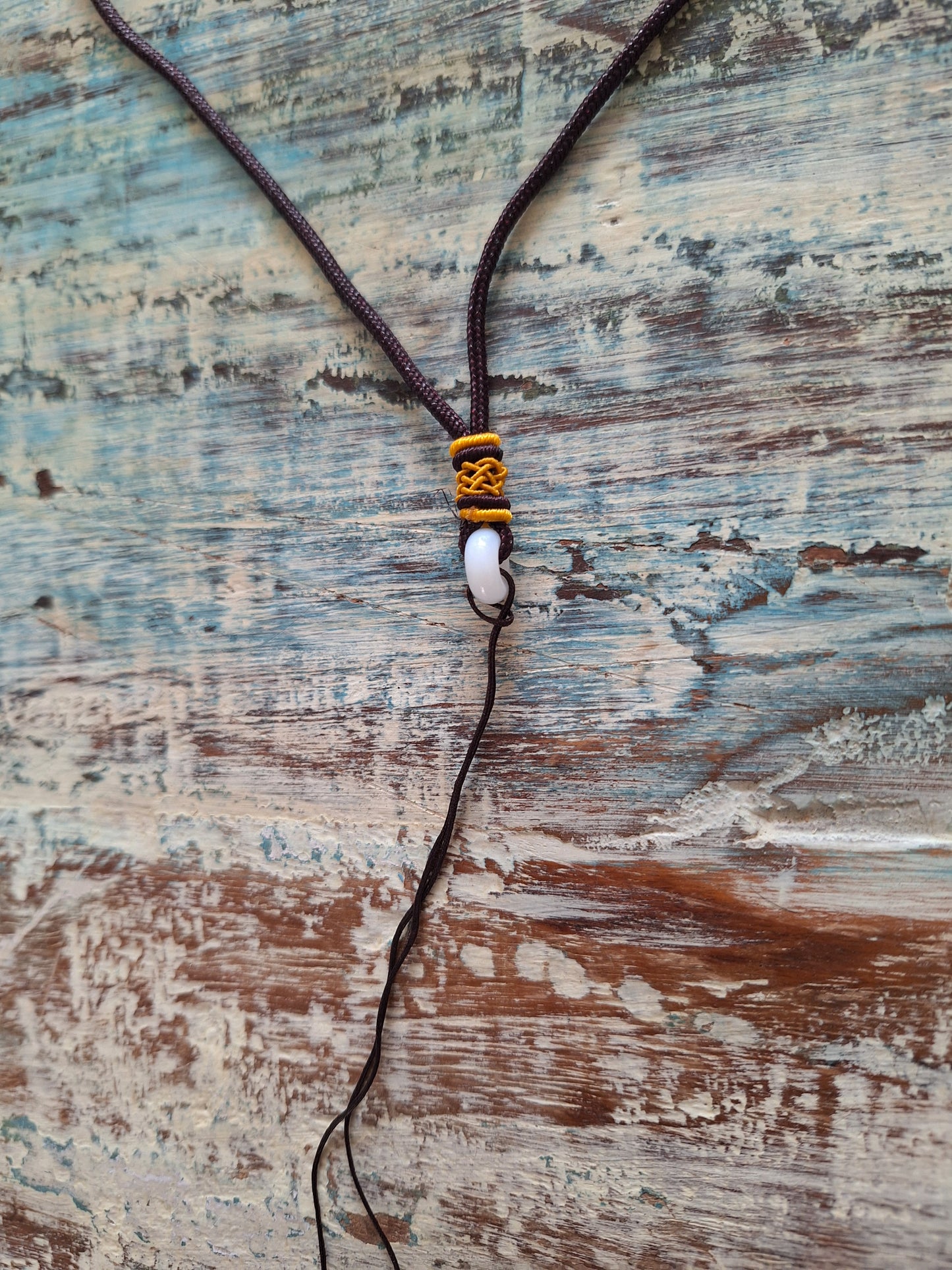 Amulet cord brown with jade bead