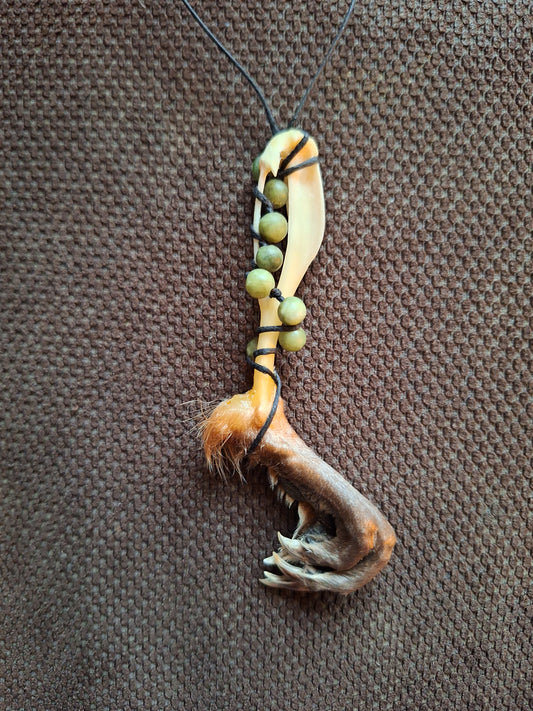 Musk rat paw and jade amulet necklace