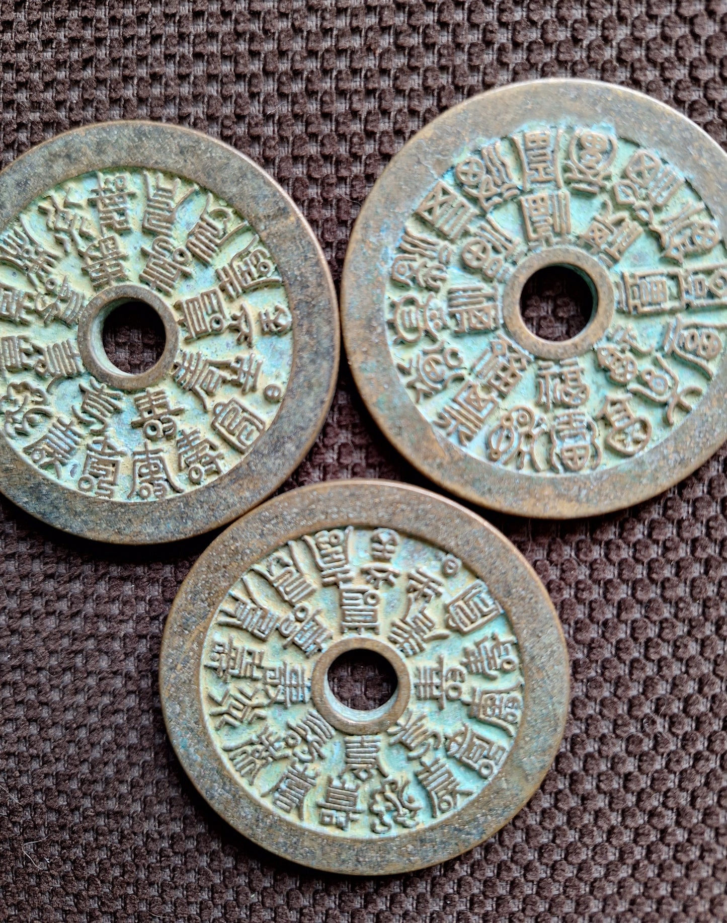 Chinese numismatic charm 24 Characters