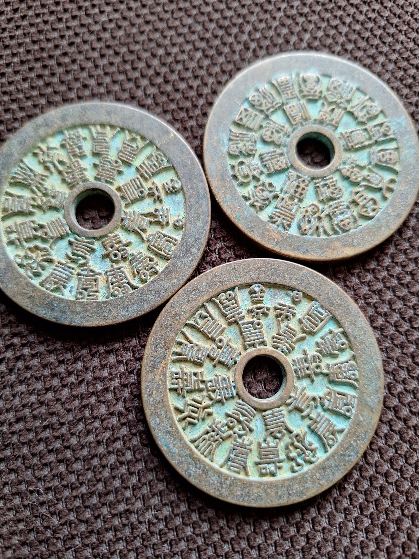 Chinese numismatic charm 24 Characters