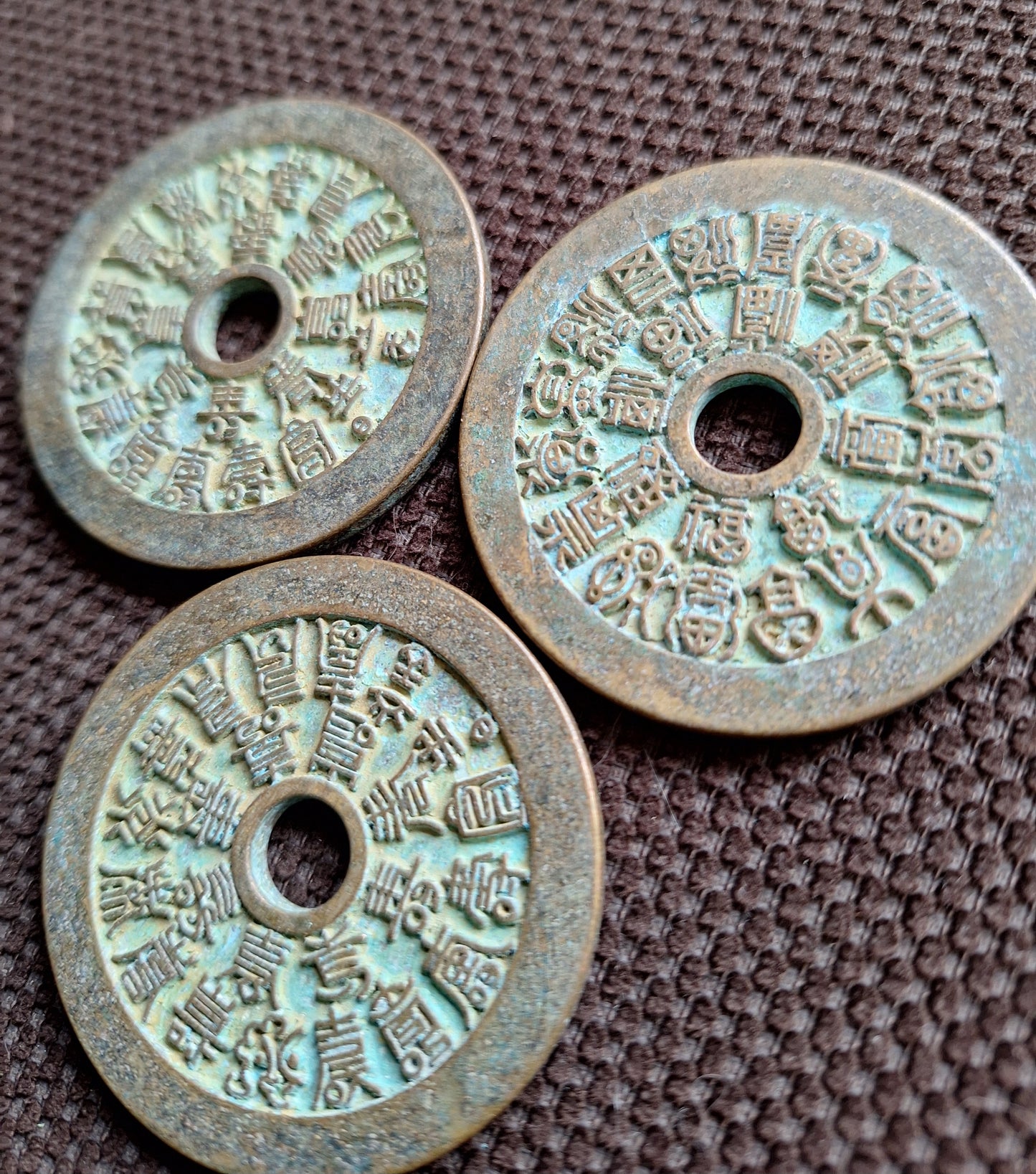 Chinese numismatic charm 24 Characters