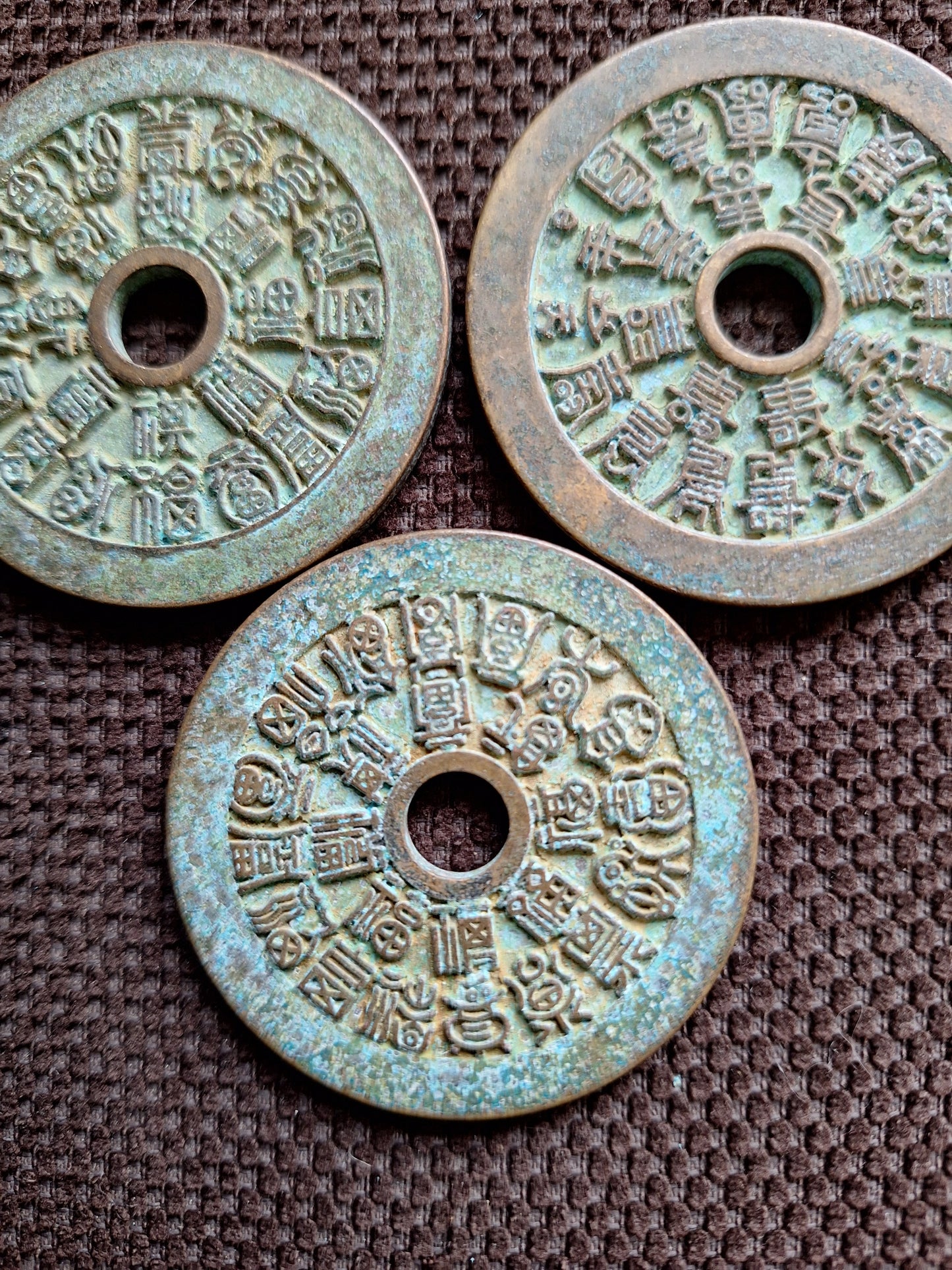 Chinese numismatic charm 24 Characters