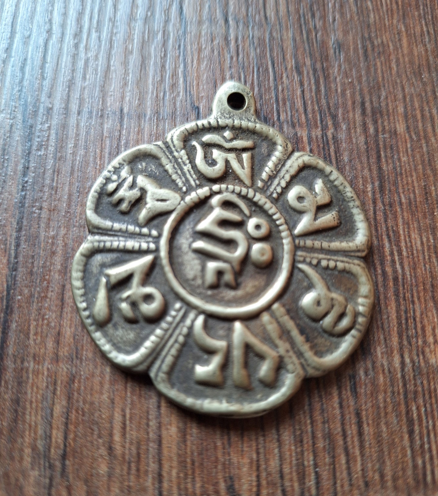 Vintage Nepalese melong Om Mani Padme Hum 50 millimeters