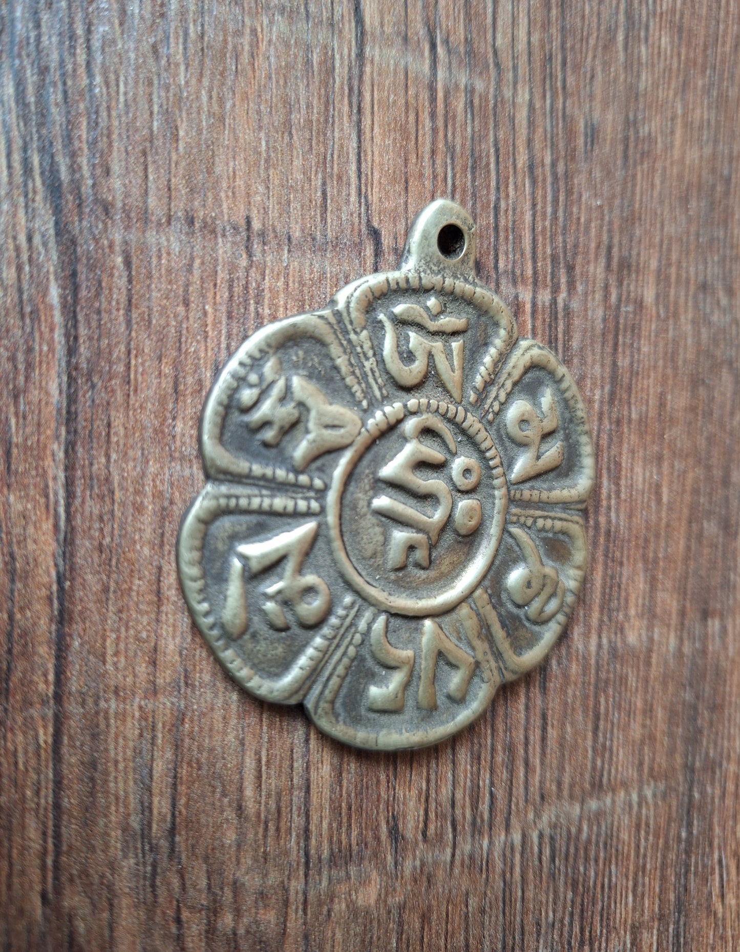 Vintage Nepalese melong Om Mani Padme Hum 50 millimeters