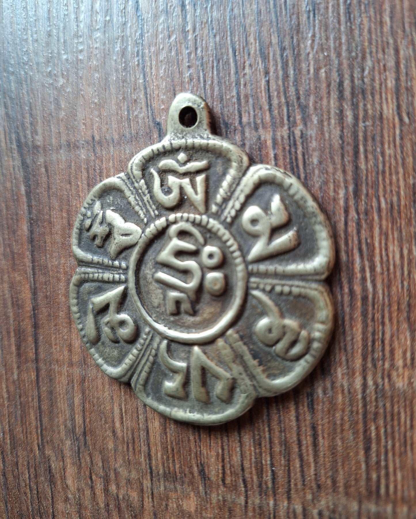 Vintage Nepalese melong Om Mani Padme Hum 50 millimeters