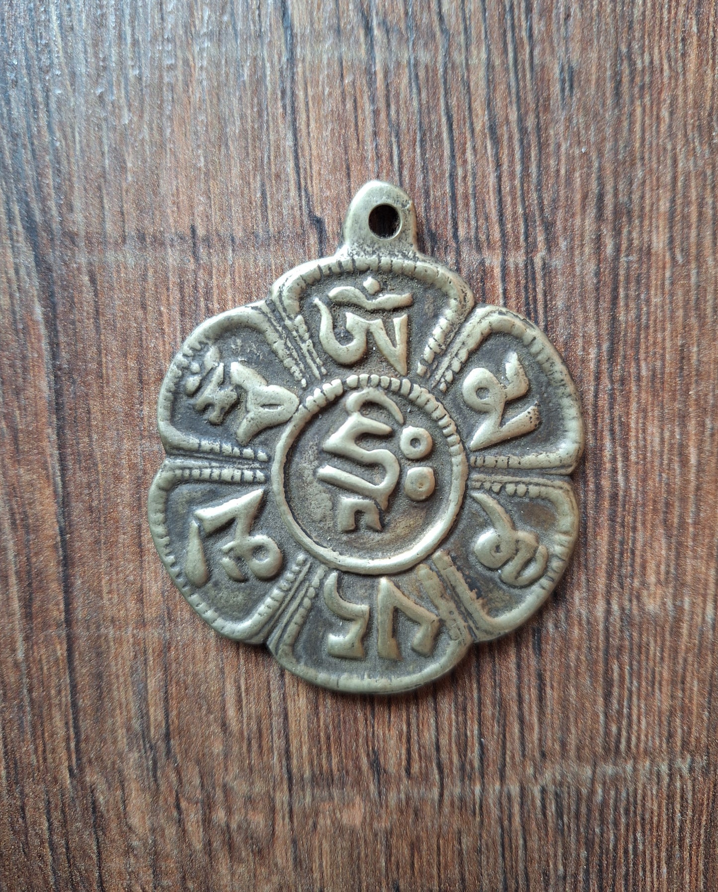 Vintage Nepalese melong Om Mani Padme Hum 50 millimeters