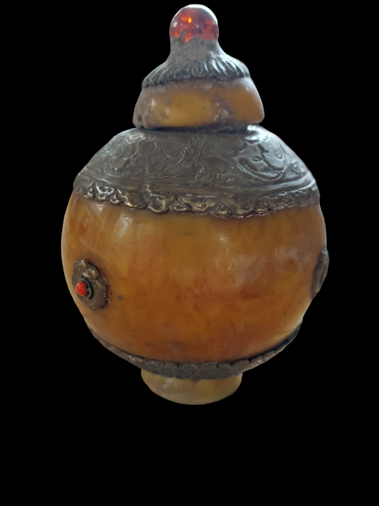 Antique Tibetan beeswax snuff bottle