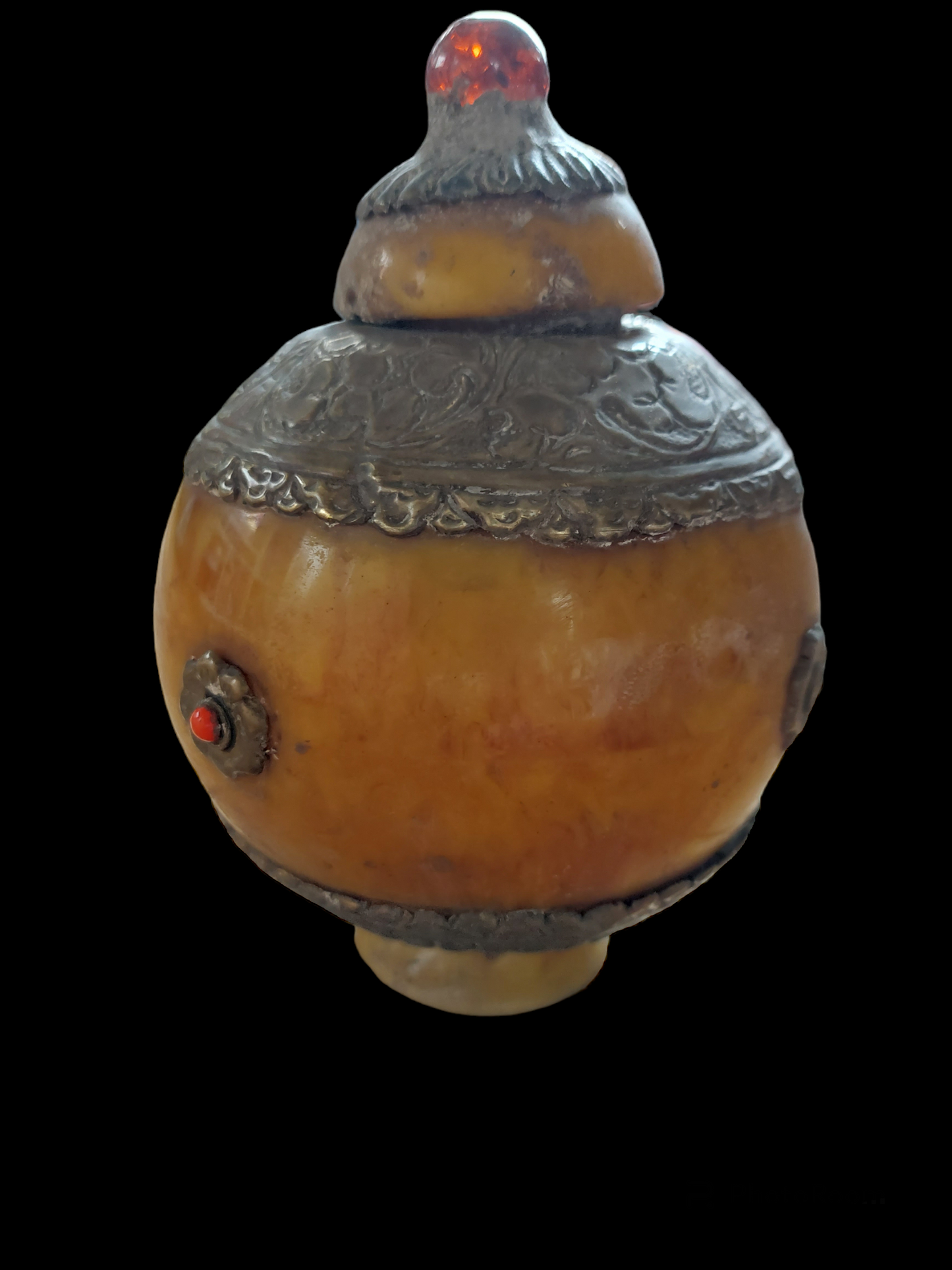 Antique tibetan beeswax snuff bottle